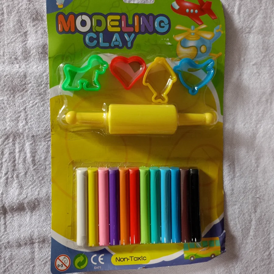 BRINQUDEDO Kit Massa de modelar 12 Peças c/ 4 Moldes