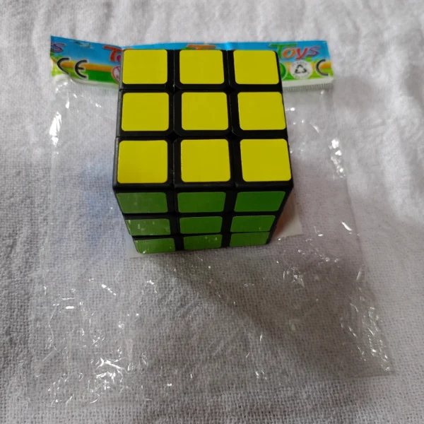 Brinquedo Cubo Magico 5,5CM