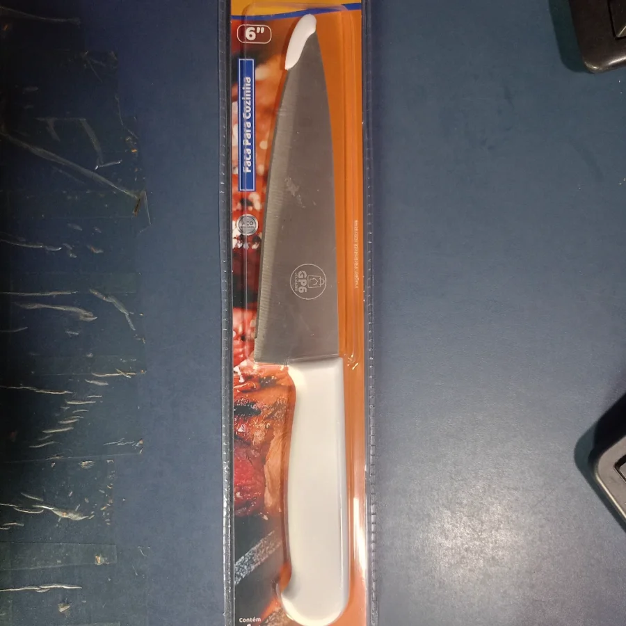 Faca cabo branco Para Cozinha 6”  com tampo no bico .