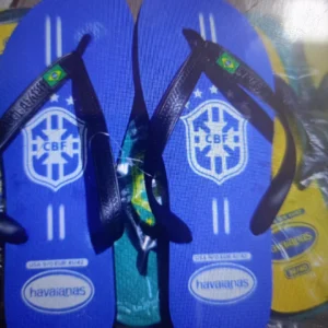 Sandalia azul e preta do brasil